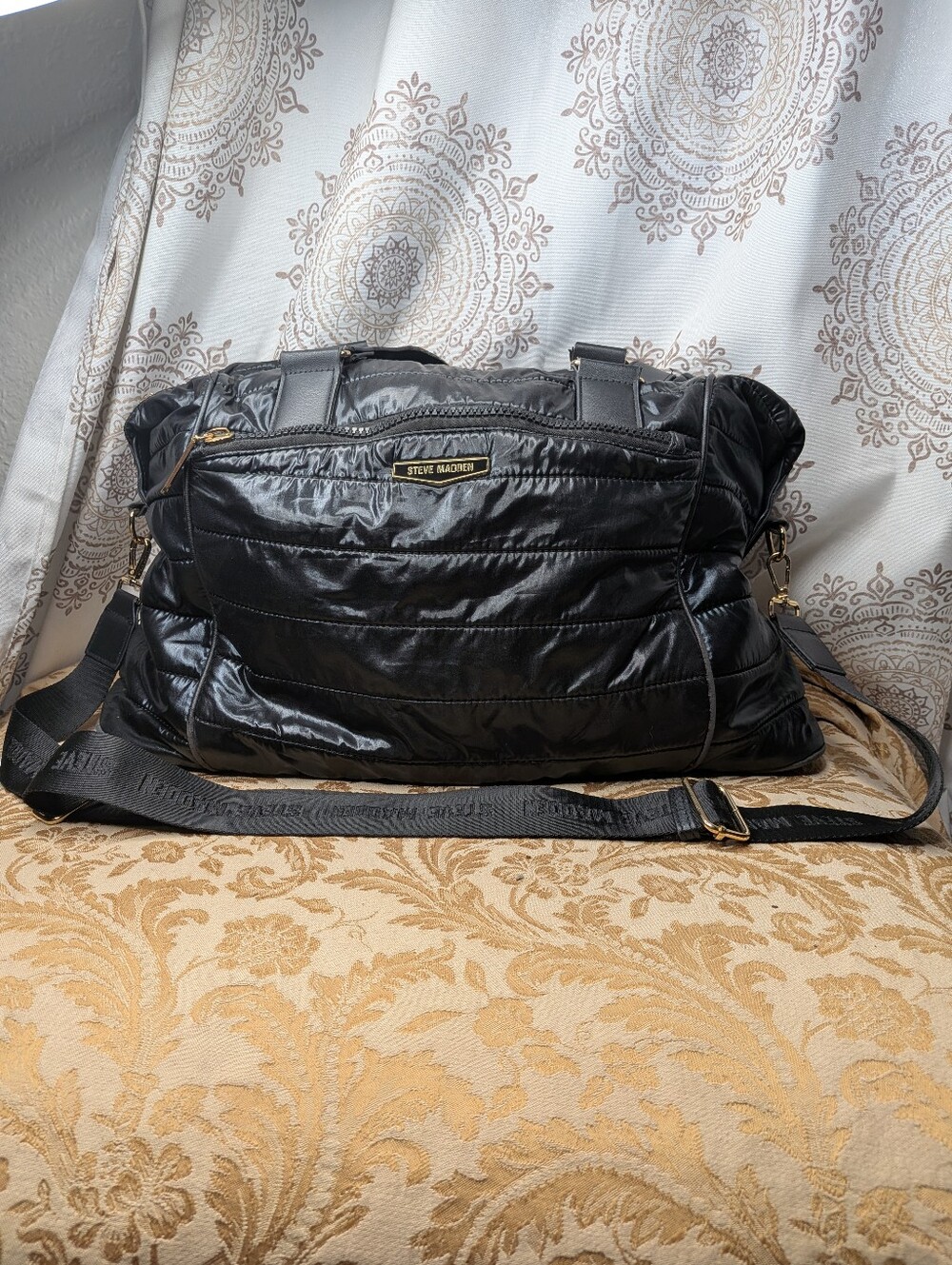 Steve Madden Women Duffle Shiny Black Quilted Puffer Zip Adjustable Shoulder Bag